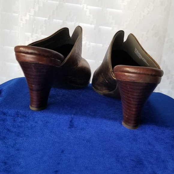 Gold Born Clogs - Picture 3 of 4